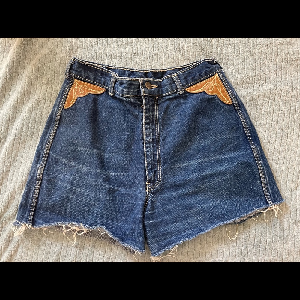 Vintage womens cutoff denim shorts!